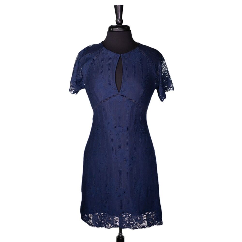 ASTR The Label Women's Dress Blue Floral Lace Cocktail Sheath Lined Keyhole M